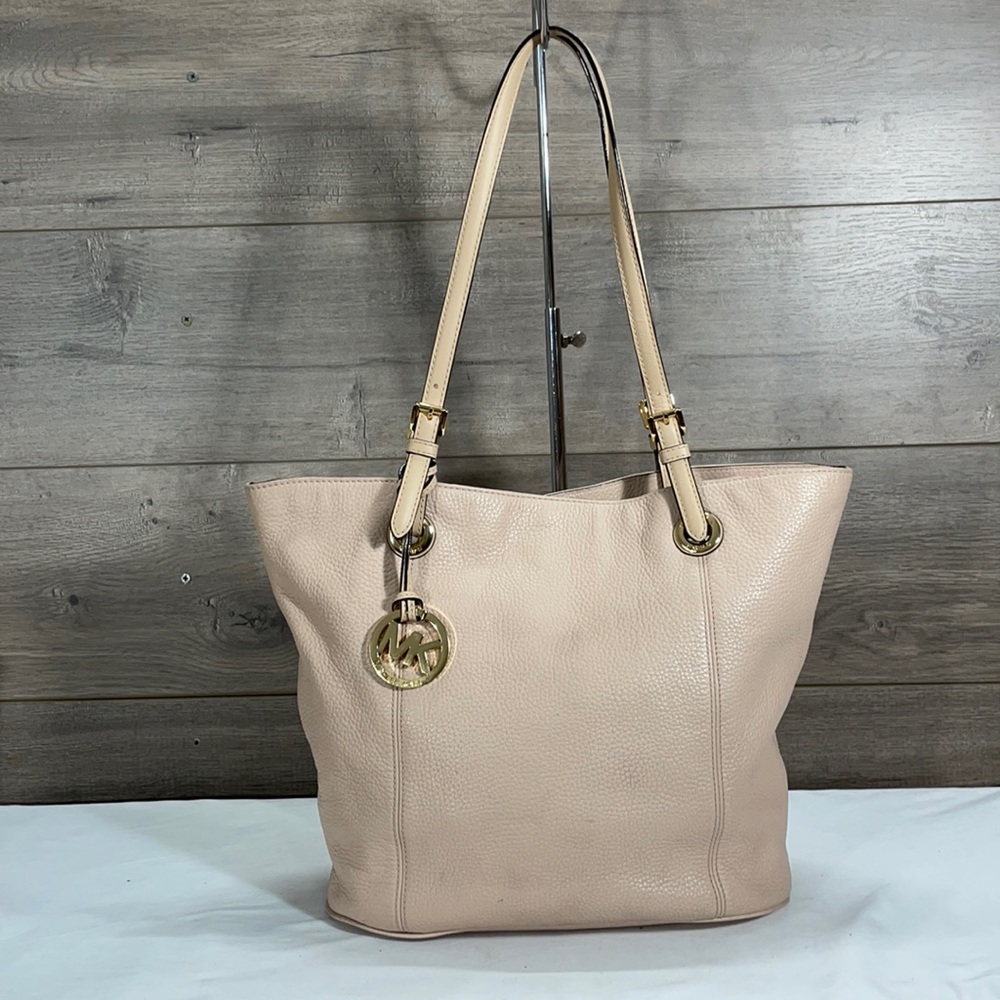 Michael Kors Light Pink Leather Shoulder Bag